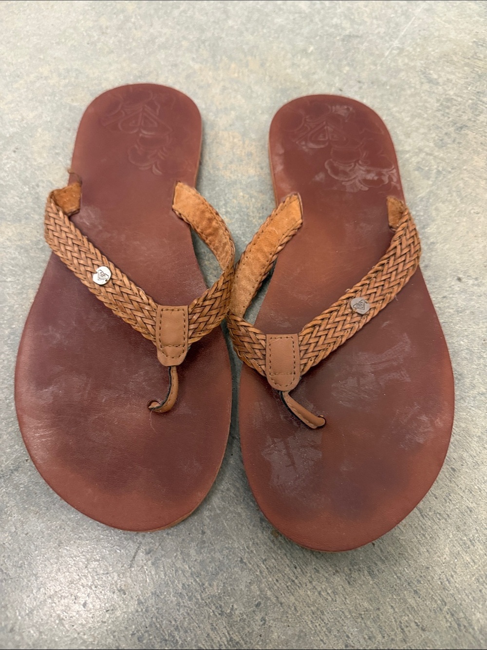 Roxy Braided Strap Leather Flip Flops in Chestnut Brown